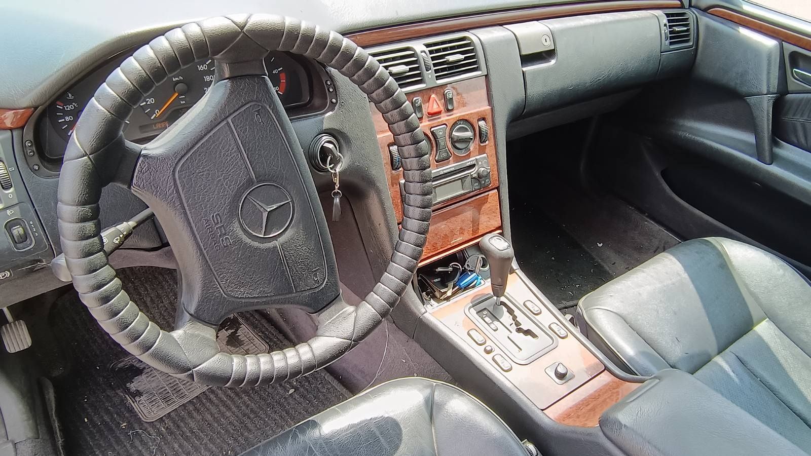 Автомобил Mercedes