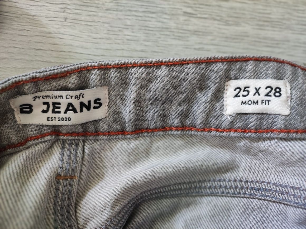 Продаються в отличном состоянии новые джинсы