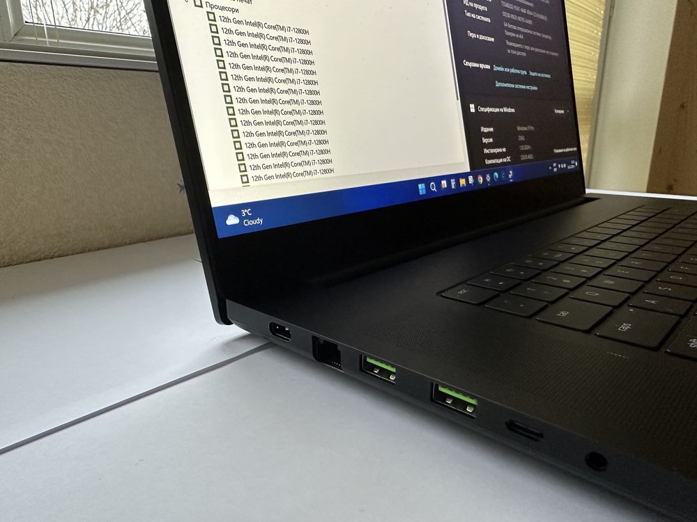 Лаптоп Razer Blade 17 2022 (i7-12800H, RTX3060, 32RAM, 1256 SSD)