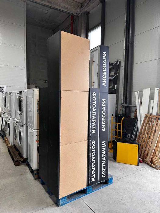 Модулни витрини с LED осветление и стъклени рафтове – със заключване