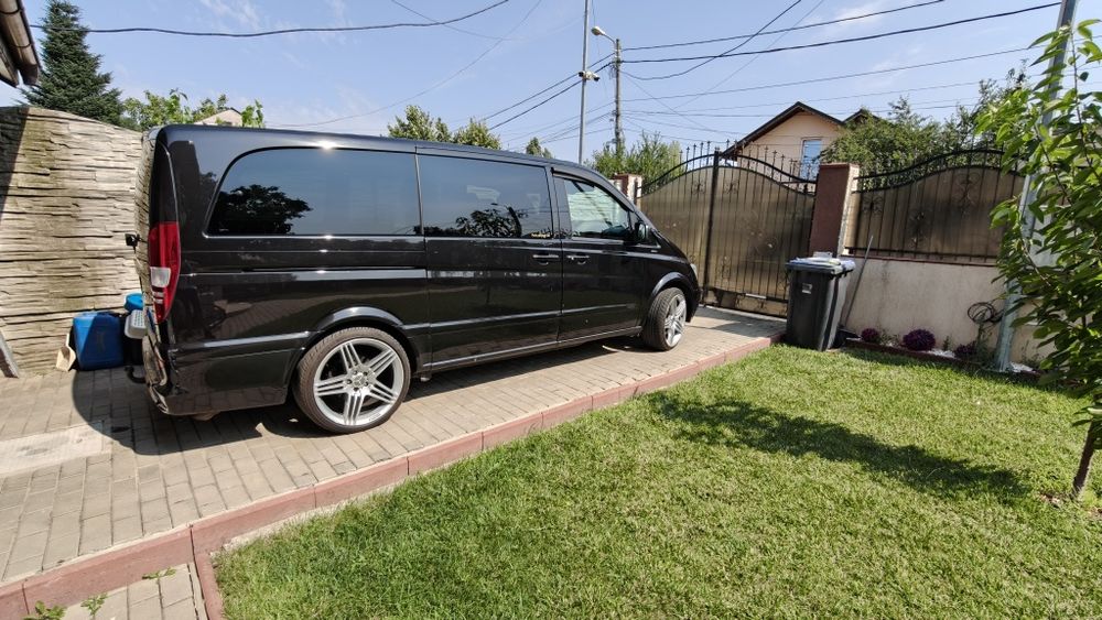 Vând Mercedes Viano