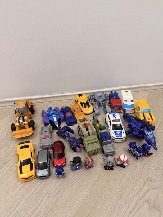 Roboti Transformers de vanzare