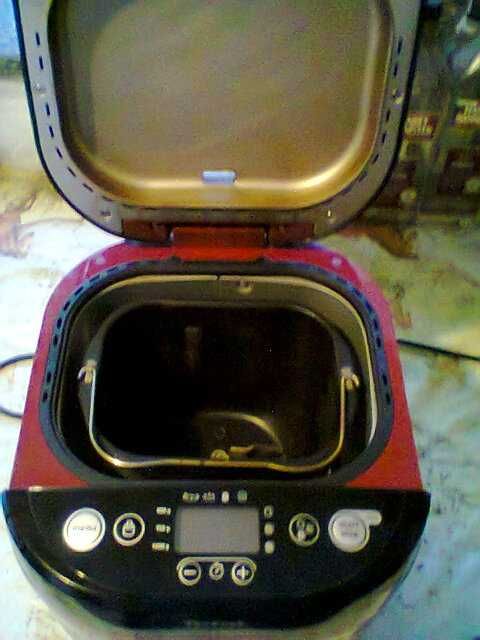 Продавам хлебопекарна Tefal