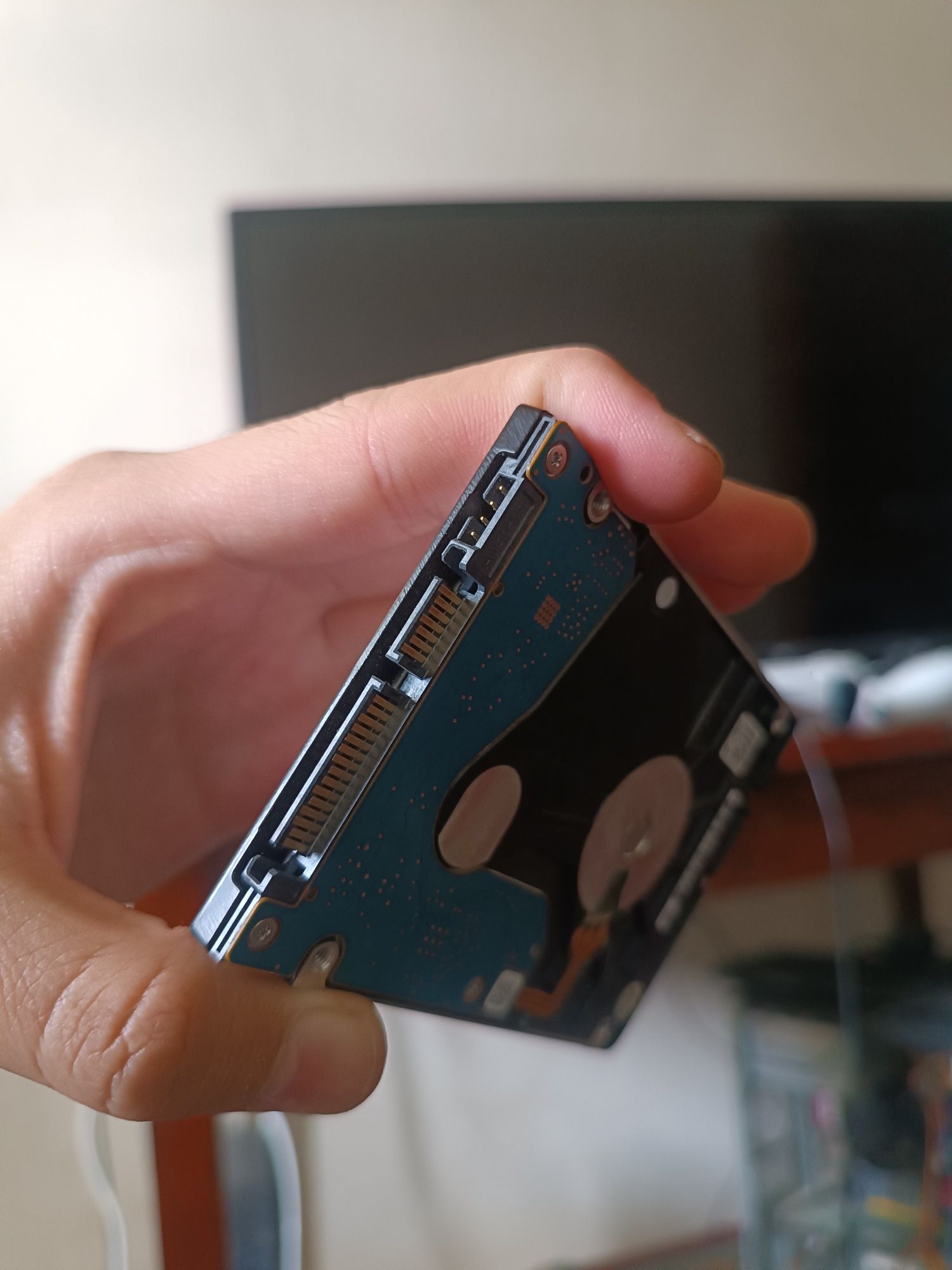 Ноутбучный жесткий диск HDD 1 tb