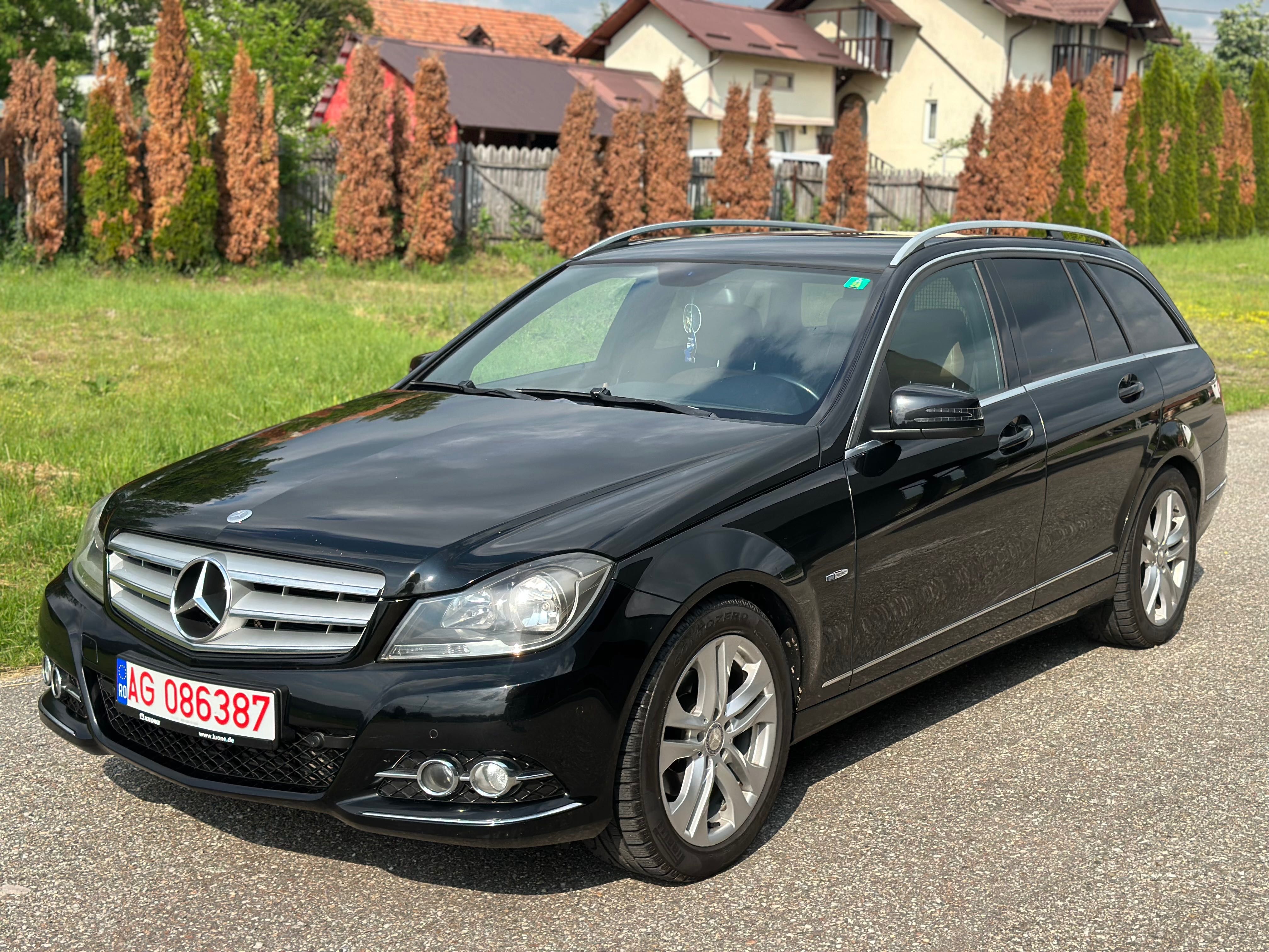 Mercedes C200 • 2013