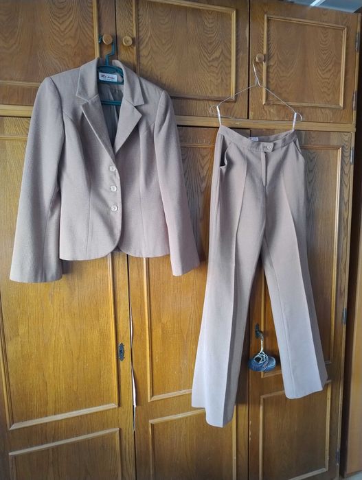 Compleuri dama, sacou cu pantalon