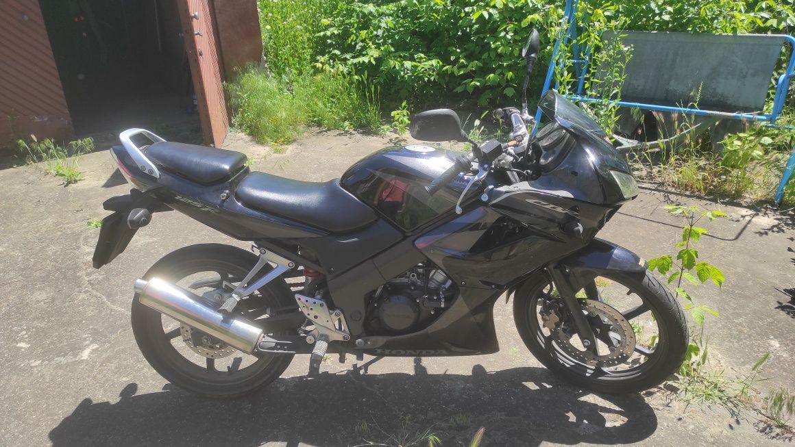 Honda модел cbr 125 r.