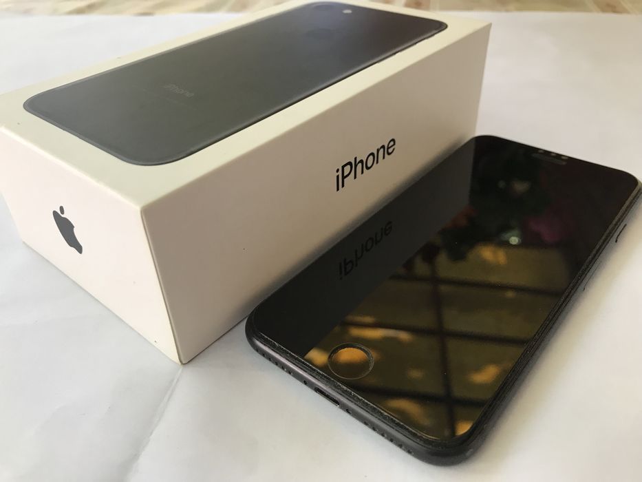 iPhone 7 negru in cutia originala