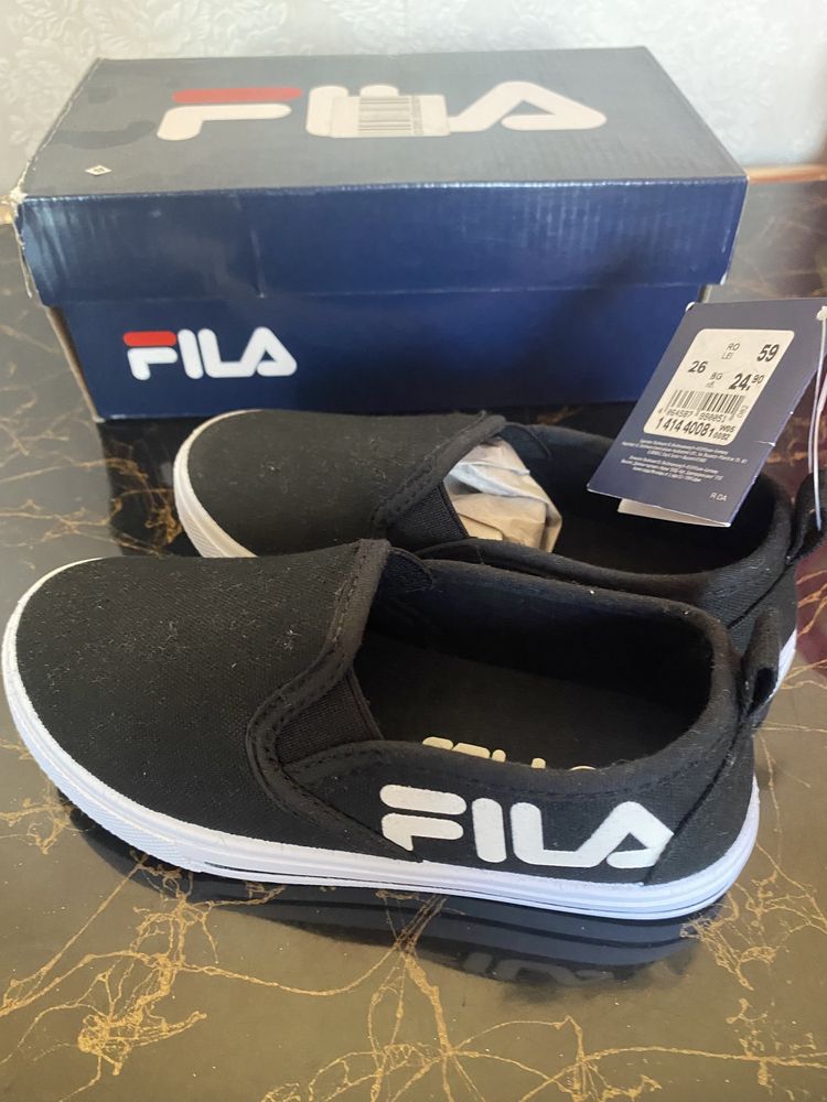 Обувки на fila