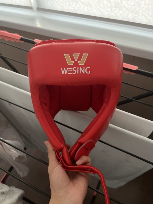 Wesing шлем красного цвета