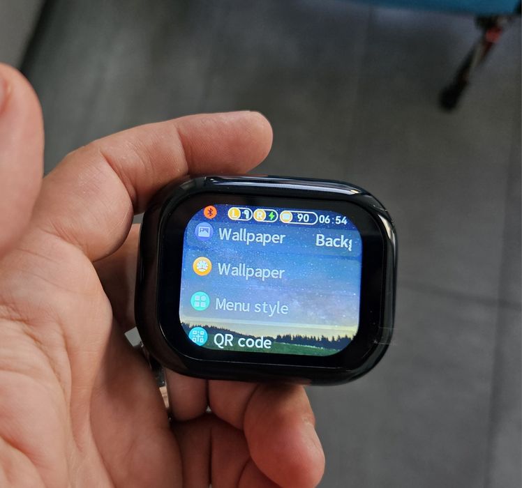 Casti wireless cu ecran LCD touch