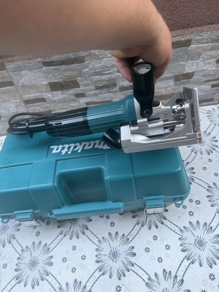 Фреза за дървени сглобки Makita тип бисквитка 701 W,