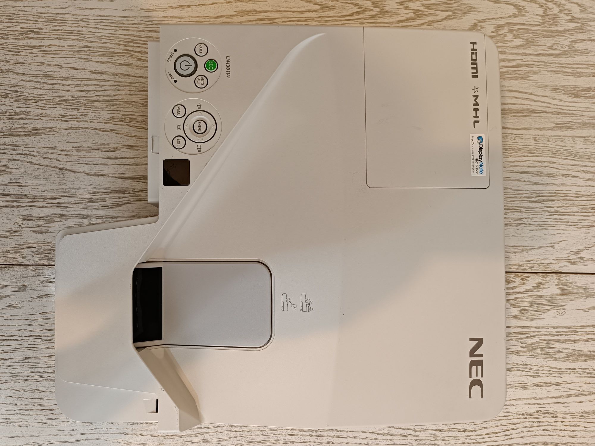 Короткофокусный проектор NEC