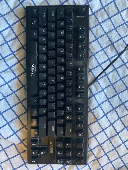 Vand tastatura gaming