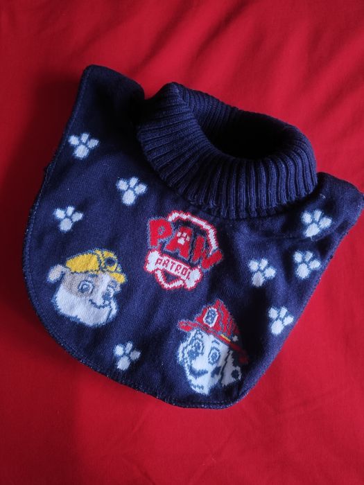 Теплые шапка и манишка на зиму