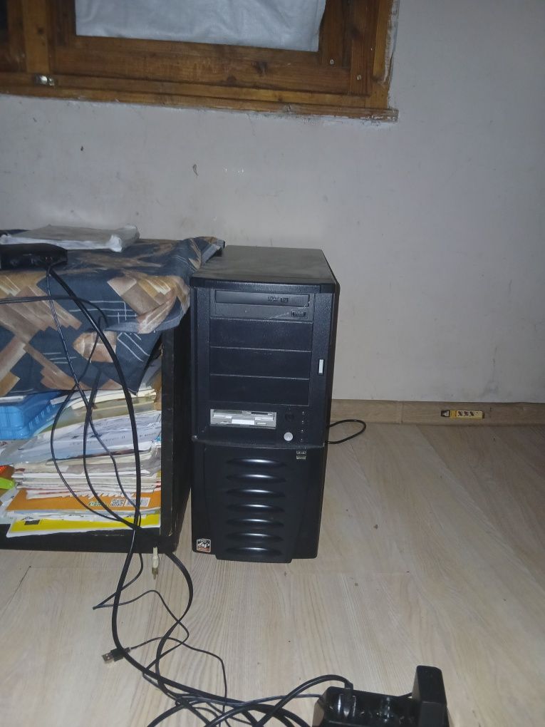 Компютърът става за работа