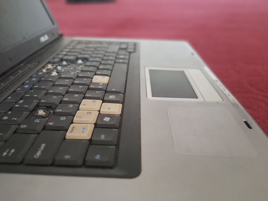 Asus noutbuk sotiladi narxi kelishiladi