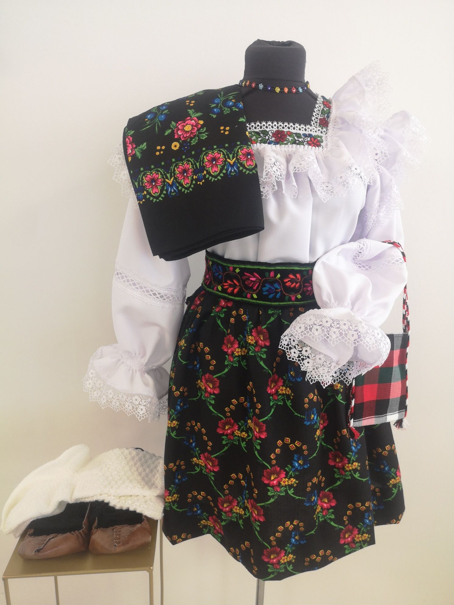 Costum popular pentru femei de Maramures
