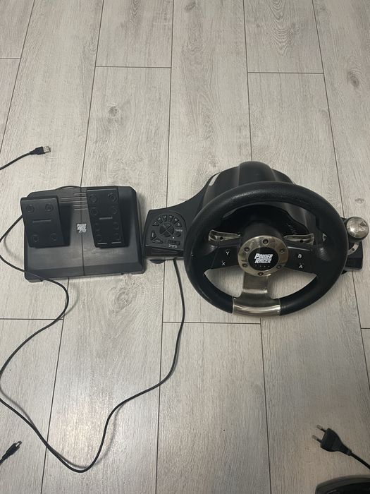 Vând volan pentru xbox 360