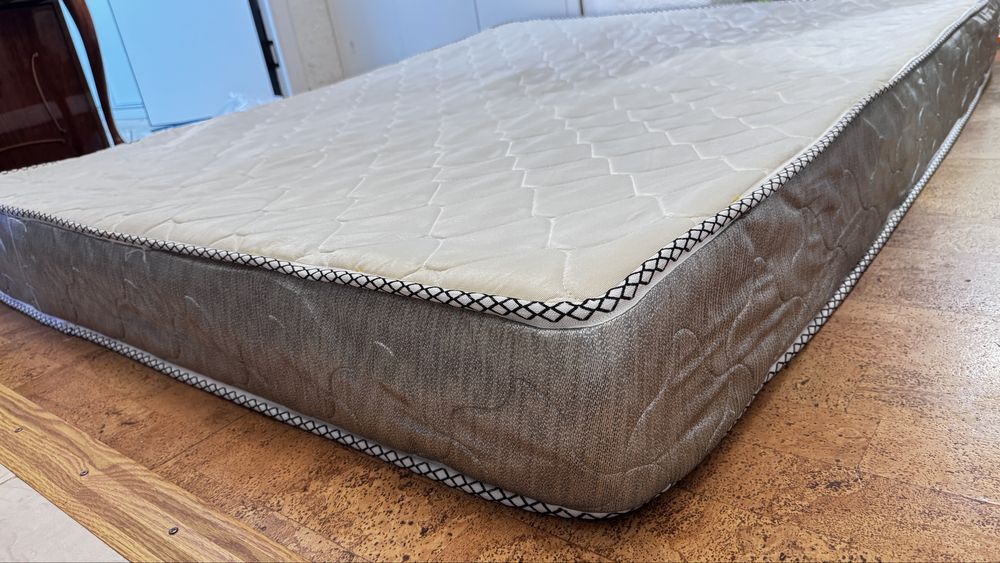 Продам матрас 200х160