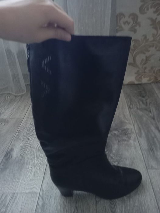 Продам зимние кожаные сапоги