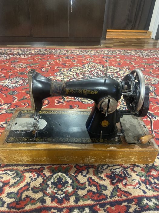 Продам швейную машинку