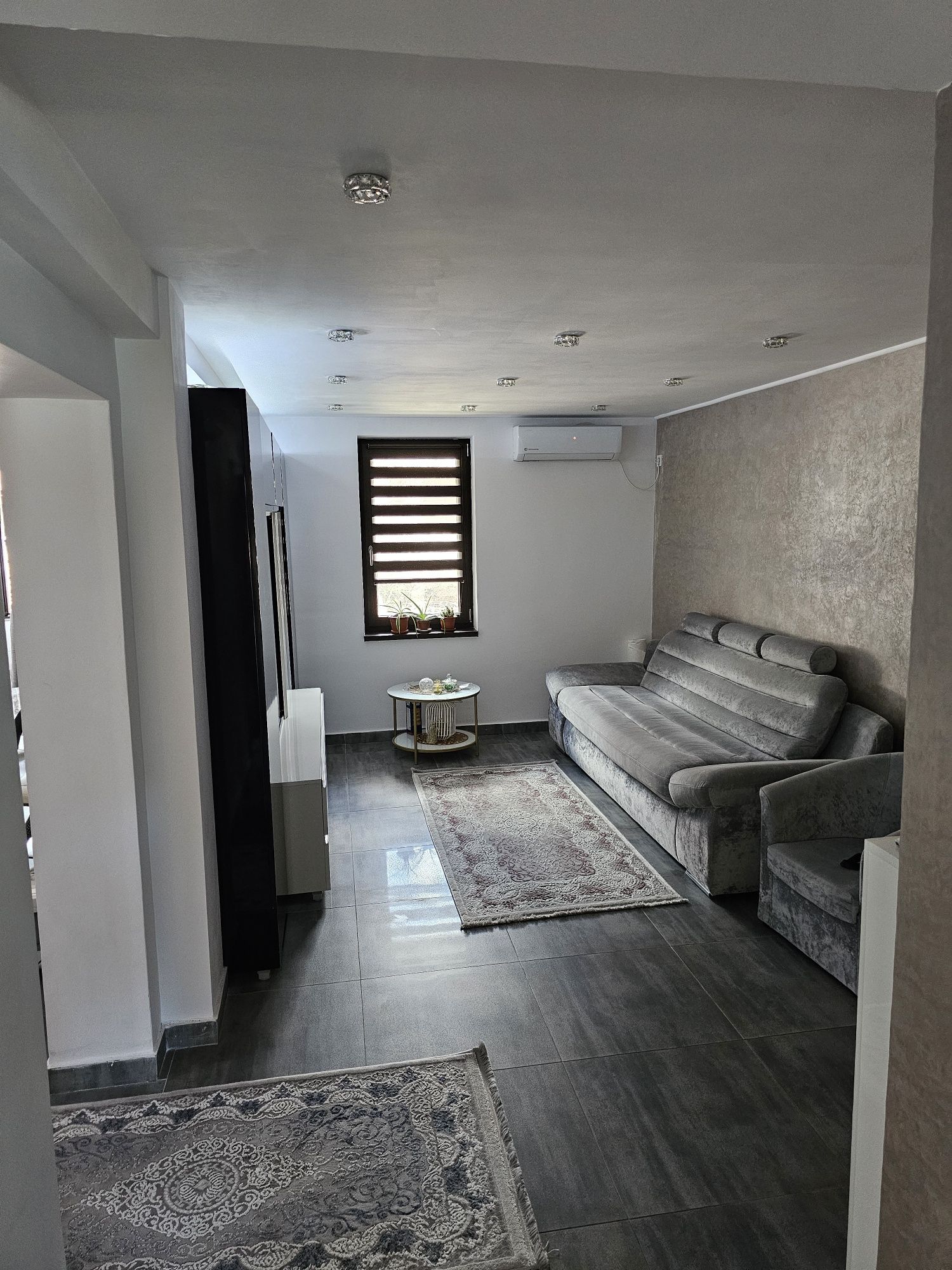 Vând Apartament 3 camere ,în Orșova