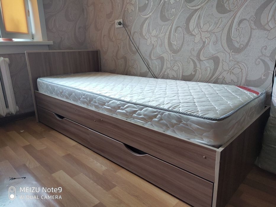 Продам кровать с матрасом.2штуки