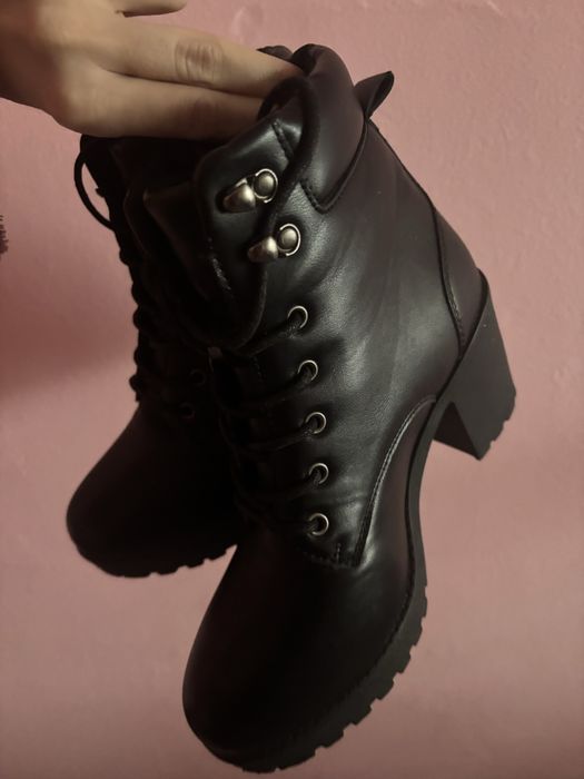 Дамски боти с връзки от еко кожа