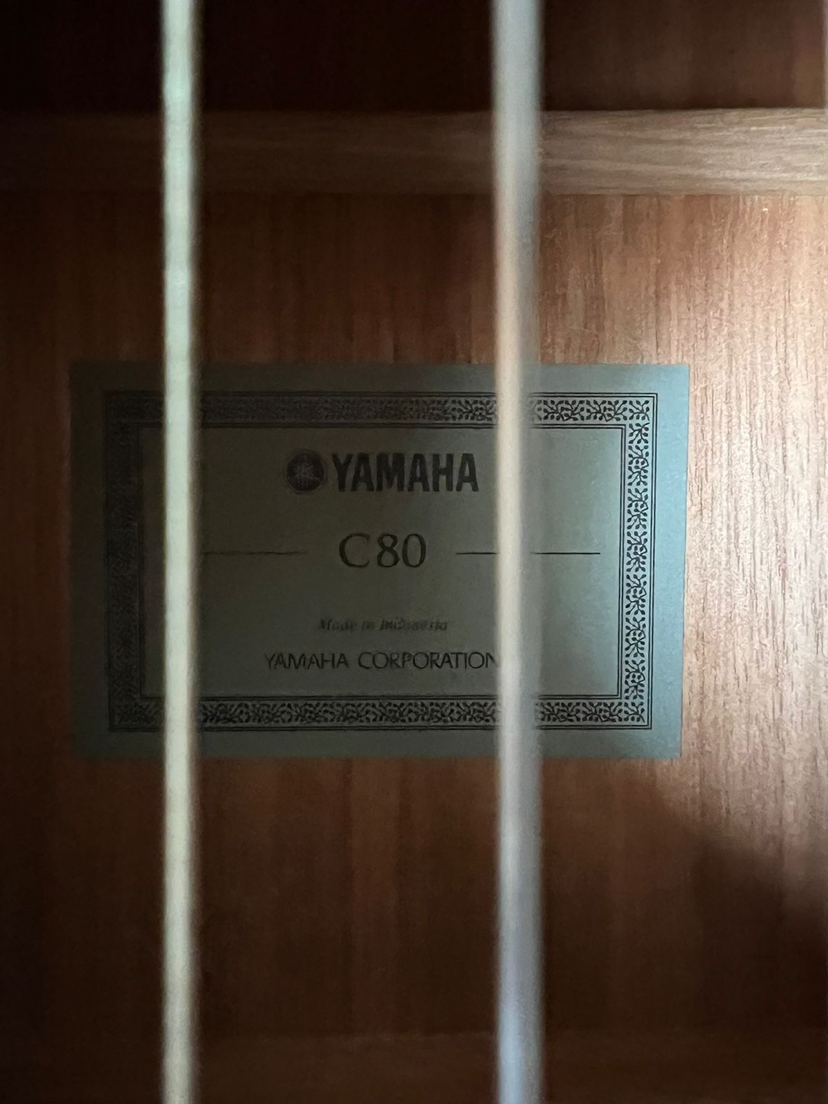 Продам гитару YAMAHA C80.