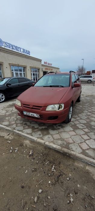 Автомобиль Спейс Стар