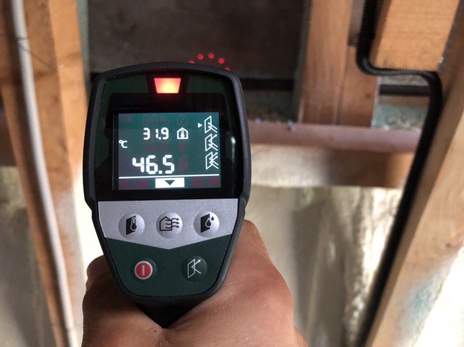 Izolatii spuma poliuretanica Izolatii  Izolatie Mansarda