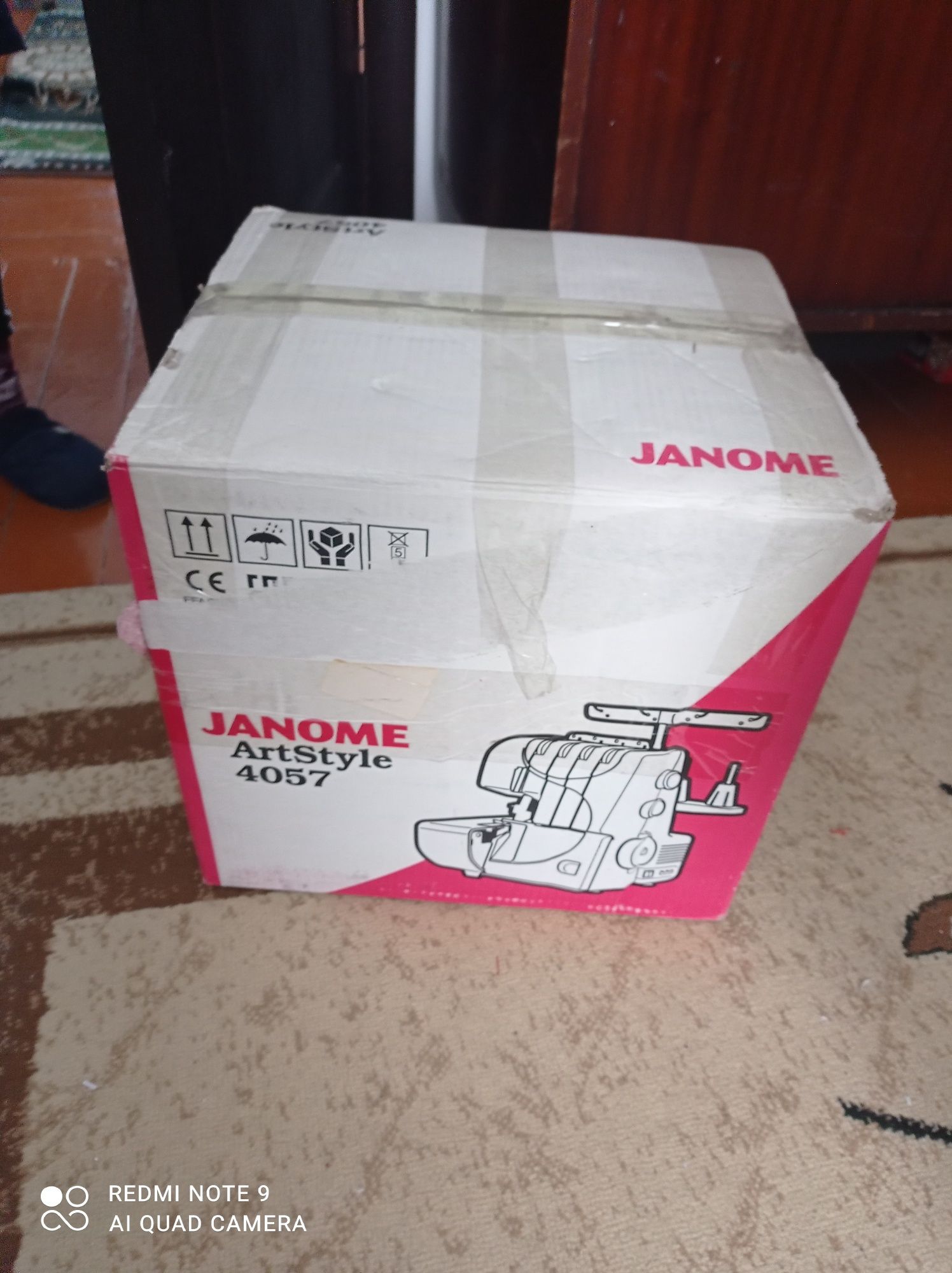 Продам оверлог Janome