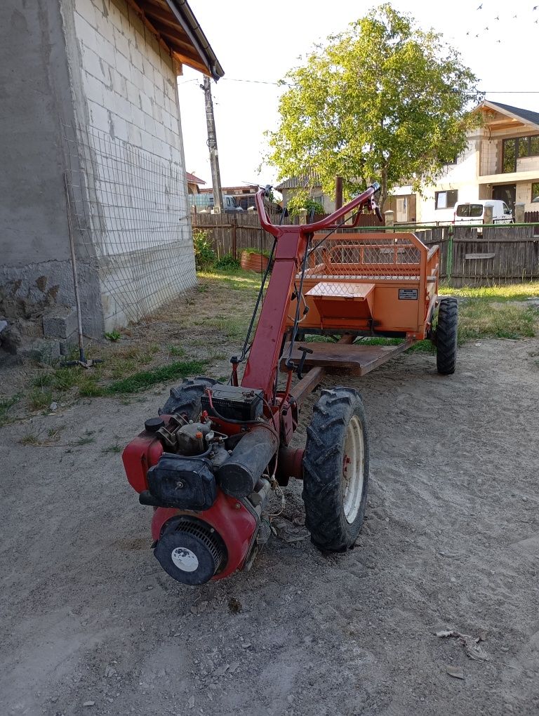 Vând motocultor cu remorca, freză și prășitoare