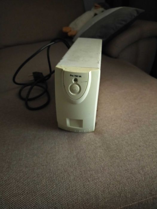 UPC pro 700 va stabilizator