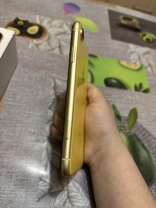 продам iPhone XR
