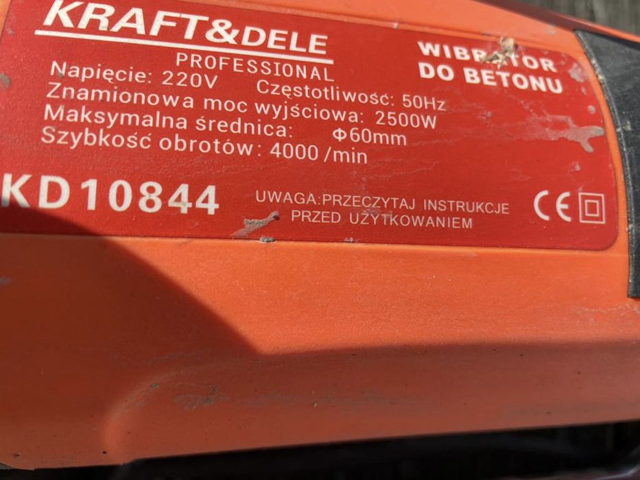 Vând Vibrator pentru beton la 2.20V și Transpalet