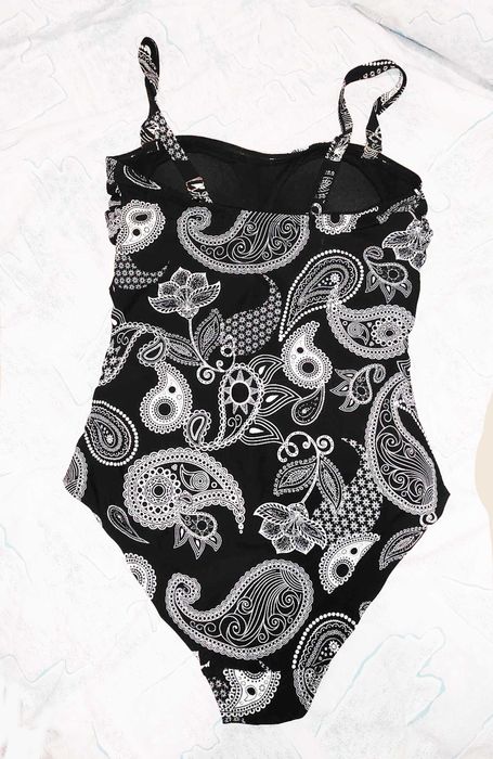 Бански на Next с етикет