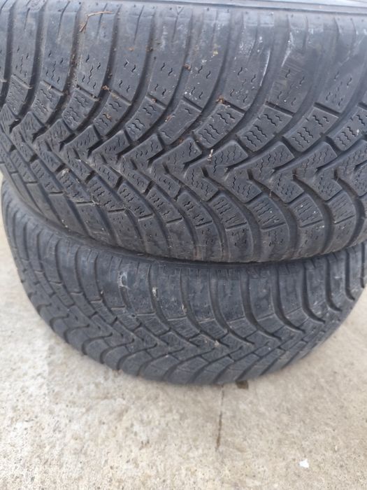 2 anvelope  M+S 195/55R15 preț  35 RON bucata.