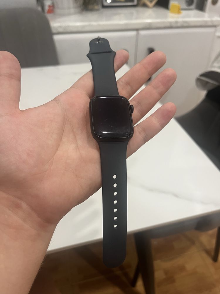 Продам Apple Watch 7