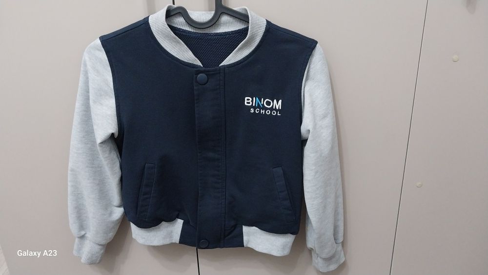 Продам бомбер Binom