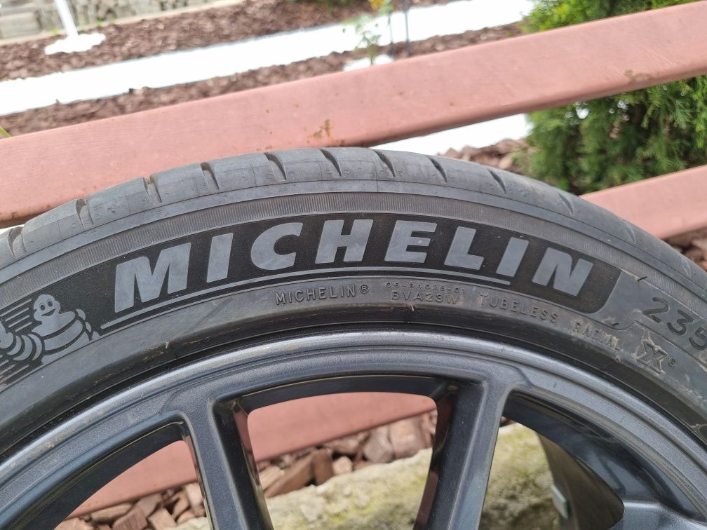 Jante  Tesla R18 anvelope Michelin