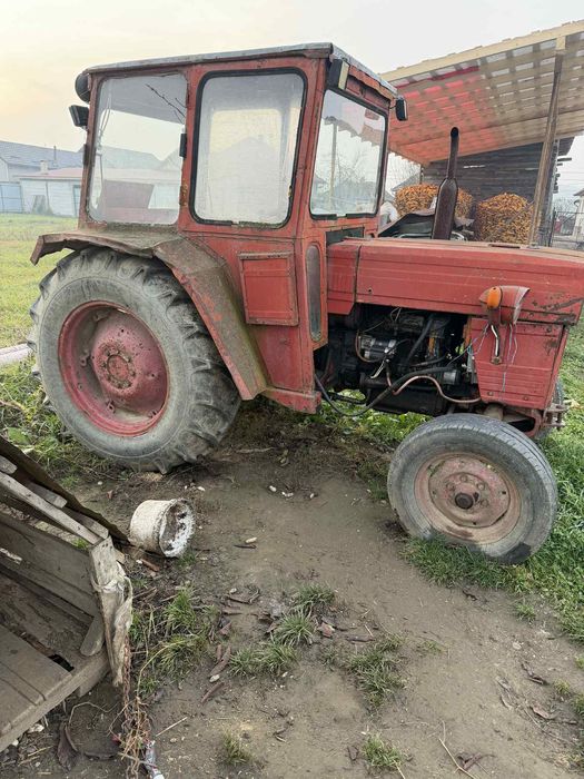 Vând tractor U445