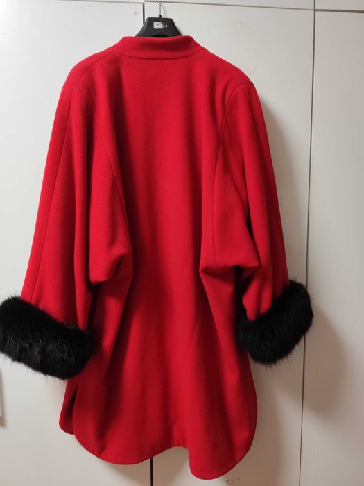 Ефектна и топла червена пелерина
