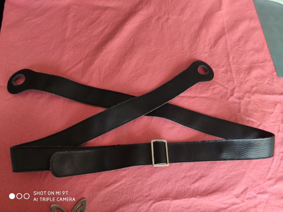 Дълга дръжка от естествена кожа в много добро състояние.