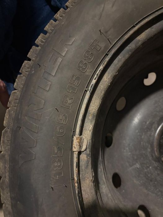 Vând 2 cauciucuri Logan