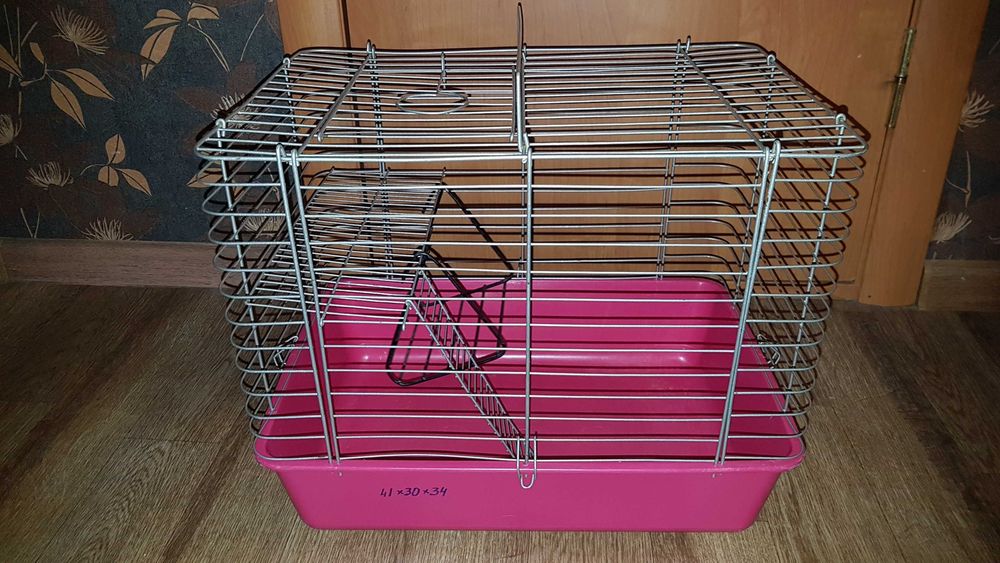 Продам клетку состояние новой и лоток для кошек абсолютно новый (600)