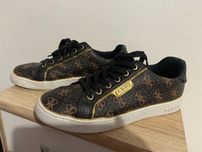 Маратонки /сникърси Guess 40 номер