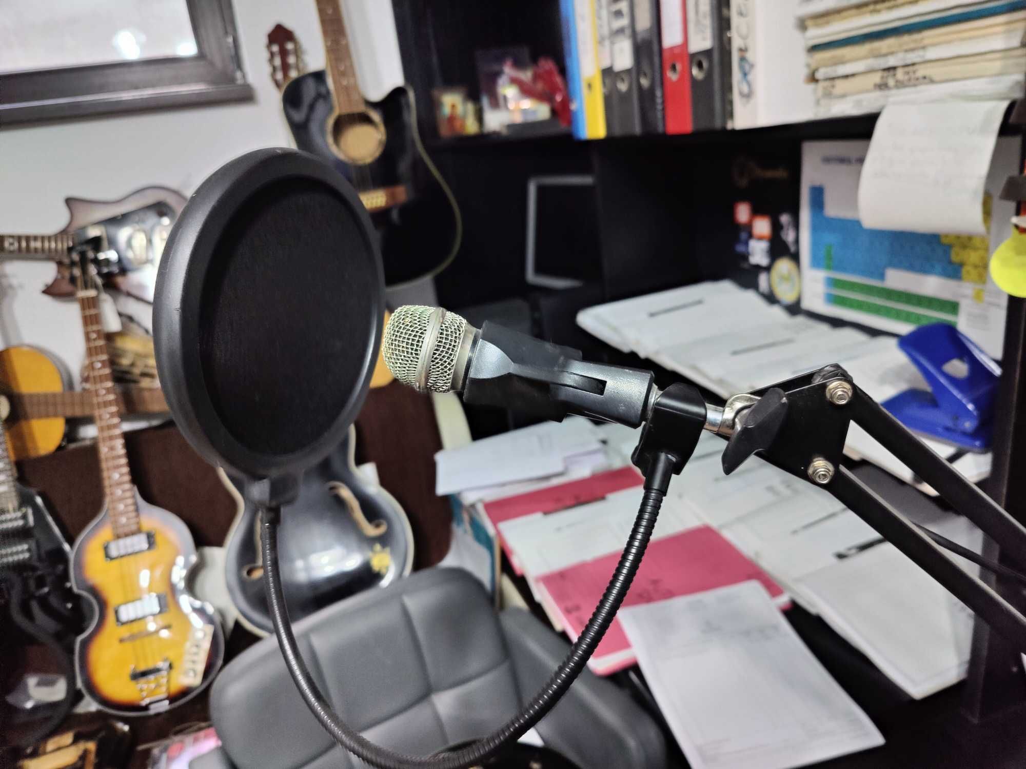 Microfon de studio cu suport rabatabil