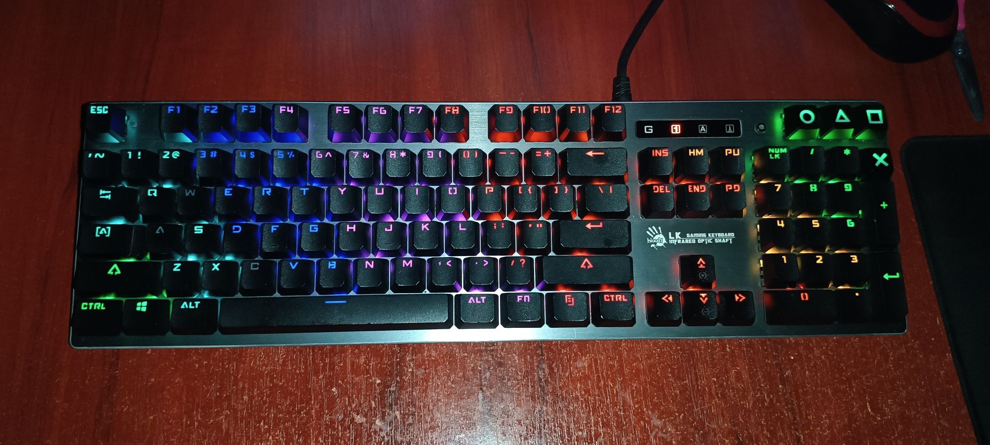 Продаю игровую клавиатуру